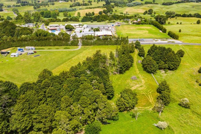 Photo of property in 18 Omana Road, Maungakaramea, 0178