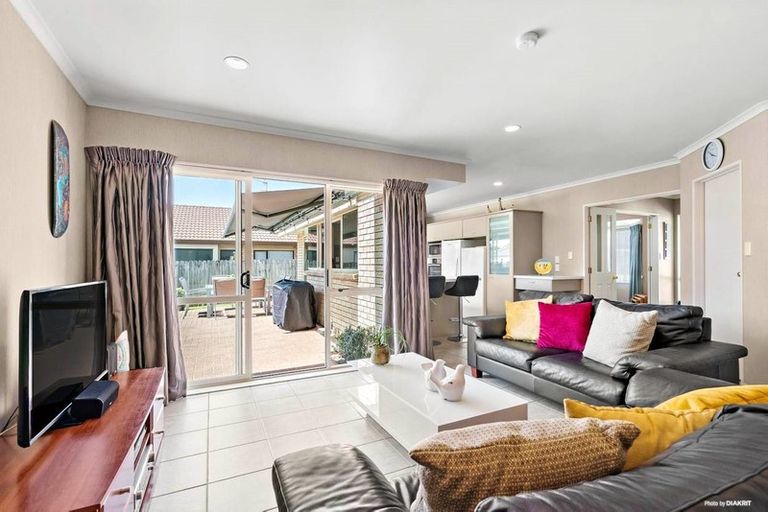 Photo of property in 19 Newinn Crescent, East Tamaki Heights, Auckland, 2016