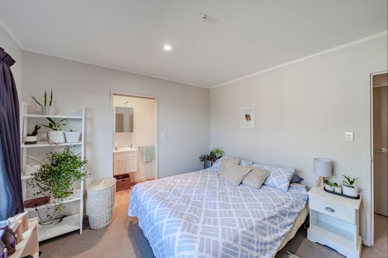 Photo of property in 94a Clarence Cox Crescent, Pirimai, Napier, 4112