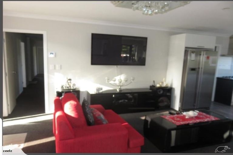 Photo of property in 32 Mervyn Kemp Drive, Tawa, Wellington, 5028