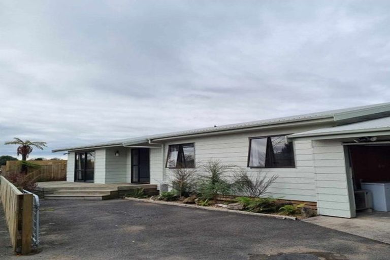 Photo of property in 17 Lee Road, Hannahs Bay, Rotorua, 3010