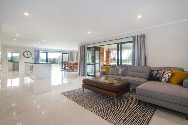 Photo of property in 202l Ingram Road, Bombay, Drury, 2579