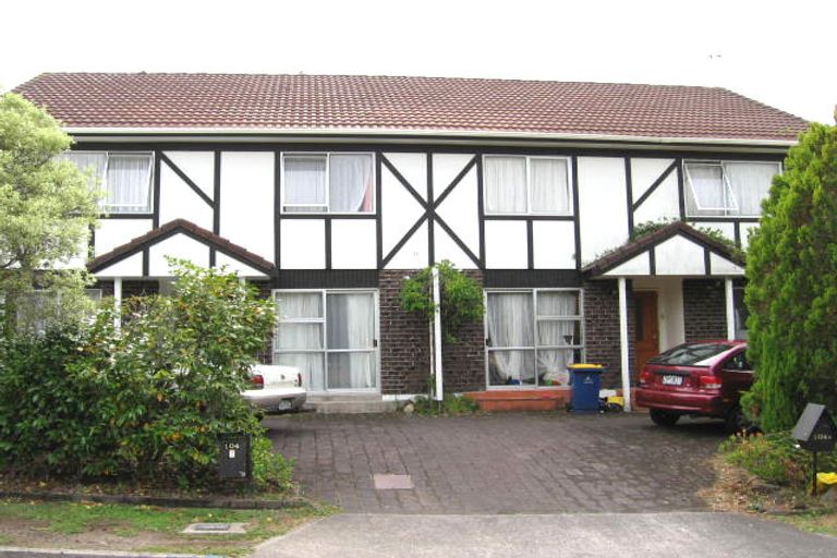 Photo of property in 2/104 Manhattan Heights, Glendene, Auckland, 0602