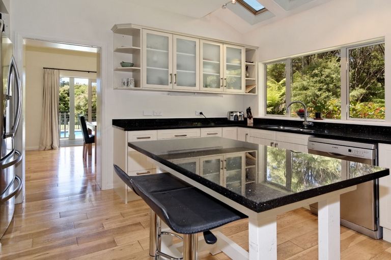 Photo of property in 33 Cochran Road, Oratia, Auckland, 0604