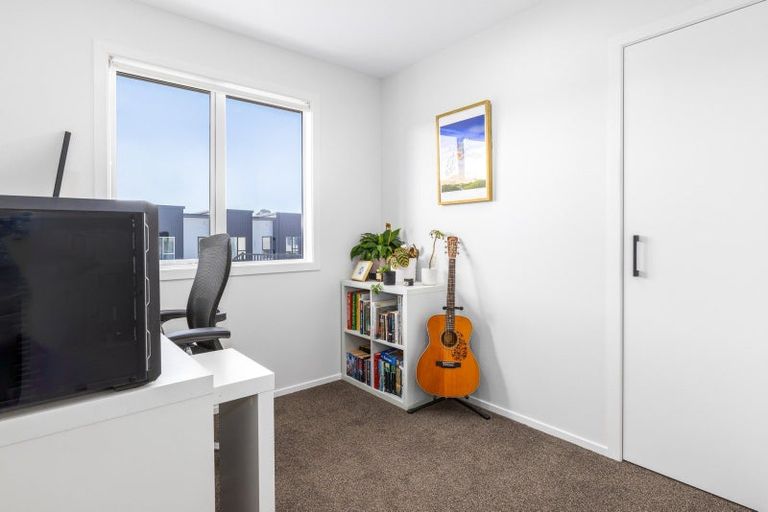 Photo of property in 32 Hokioi Drive, Kenepuru, Porirua, 5022