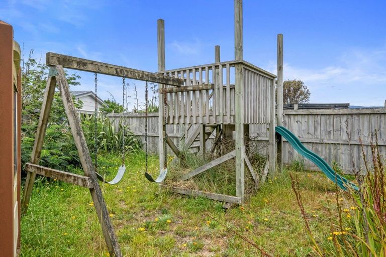 Photo of property in 11 James Street, Waikawa Beach, Manakau, 5573