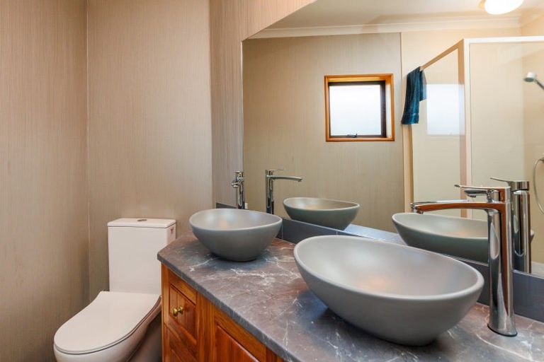 Photo of property in 96 John F Kennedy Drive, Milson, Palmerston North, 4414