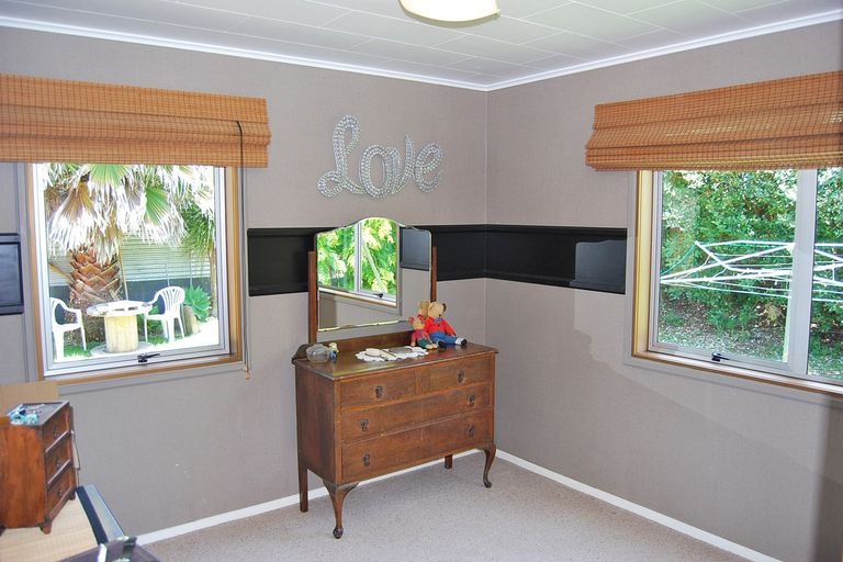 Photo of property in 39 Whaka Street, Maungaturoto, 0520