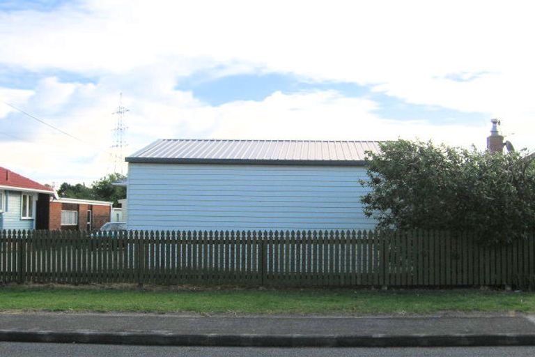 Photo of property in 10 Karamu Street, Te Atatu Peninsula, Auckland, 0610