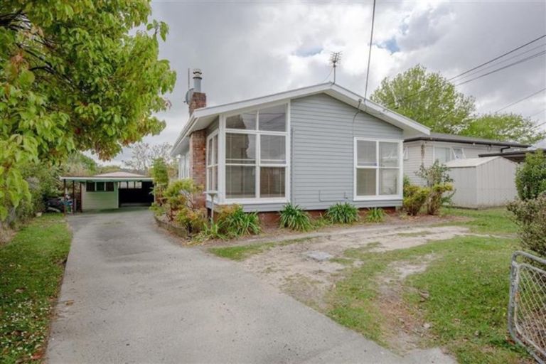 Photo of property in 28 Larnoch Road, Henderson, Auckland, 0610