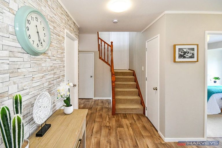 Photo of property in 9 Rarahu Place, The Gardens, Auckland, 2105