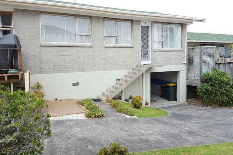 Photo of property in 2/84 Pupuke Road, Hillcrest, Auckland, 0627