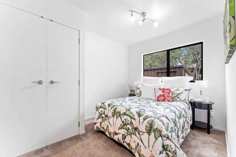 Photo of property in 6 Elliston Crescent, Stanmore Bay, Whangaparaoa, 0932