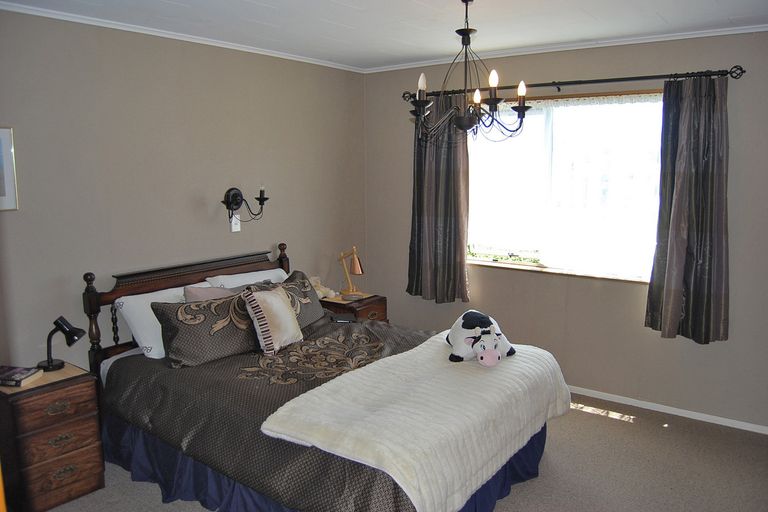 Photo of property in 39 Whaka Street, Maungaturoto, 0520