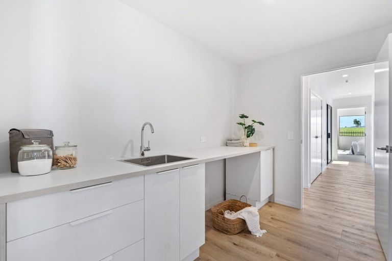 Photo of property in 10 Korimako Lane, One Tree Point, 0118