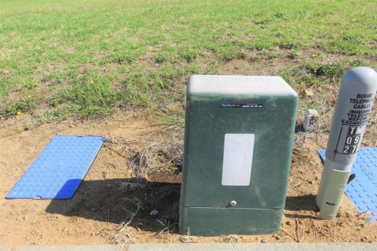 Photo of property in 7 Snapper Street, Baylys Beach, 0377