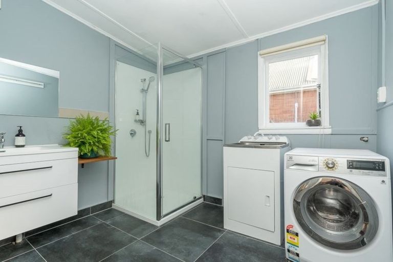 Photo of property in 35 Oxford Street, Fairfield, Hamilton, 3214