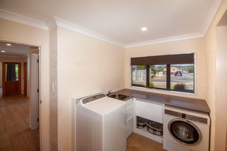 Photo of property in 10 Marford Grove, Churton Park, Wellington, 6037