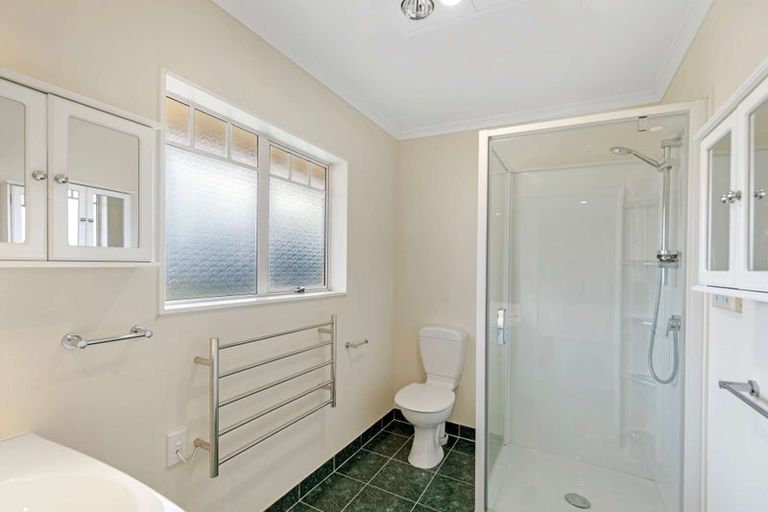 Photo of property in 21 Rothesay Place, Highbury, Palmerston North, 4412