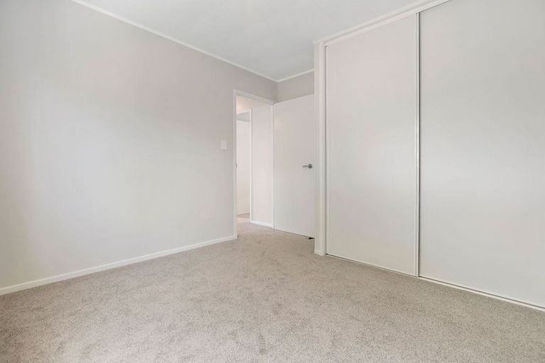 Photo of property in 1/11 Kupari Place, Totara Vale, Auckland, 0629