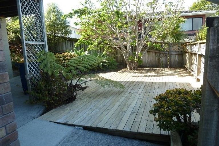 Photo of property in 72 Caribbean Drive, Unsworth Heights, Auckland, 0632