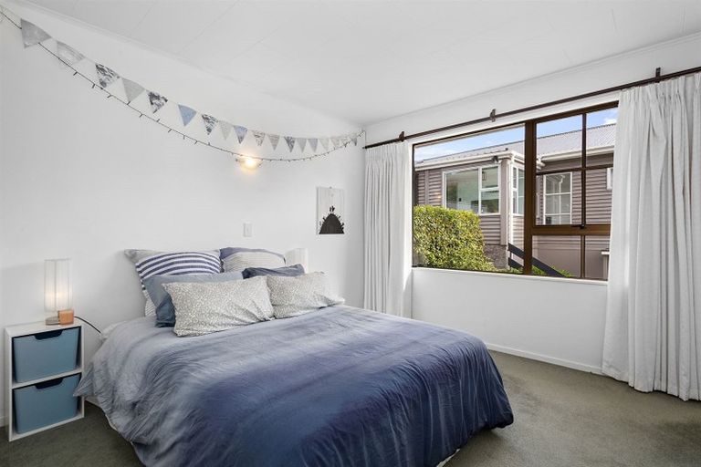 Photo of property in 32 Collins Avenue, Tawa, Wellington, 5028