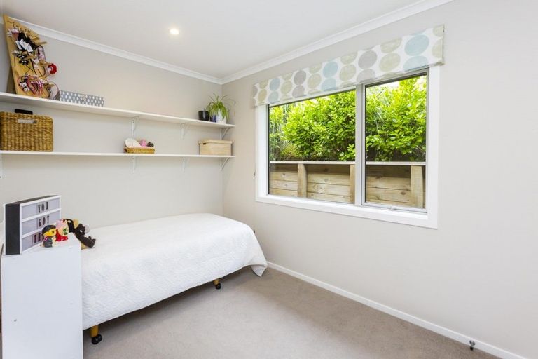 Photo of property in 1 Mckenzie Way, Timberlea, Upper Hutt, 5018