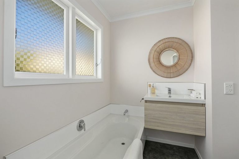 Photo of property in 4 Bailey Grove, Trentham, Upper Hutt, 5018