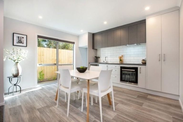 Photo of property in 2/10 Gazeley Avenue, Silverdale, Hamilton, 3216