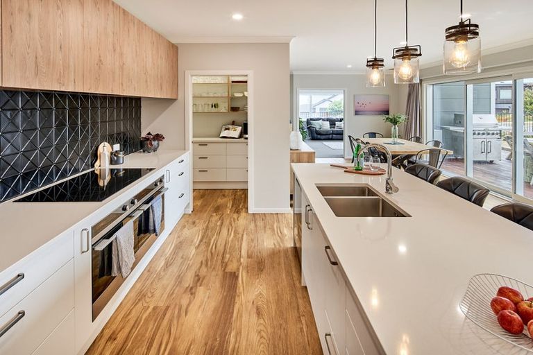 Photo of property in 107 Queen Charlotte Drive, Aotea, Porirua, 5024