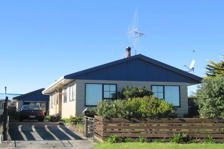 Photo of property in 26 Simcox Street, Otaki Beach, Otaki, 5512