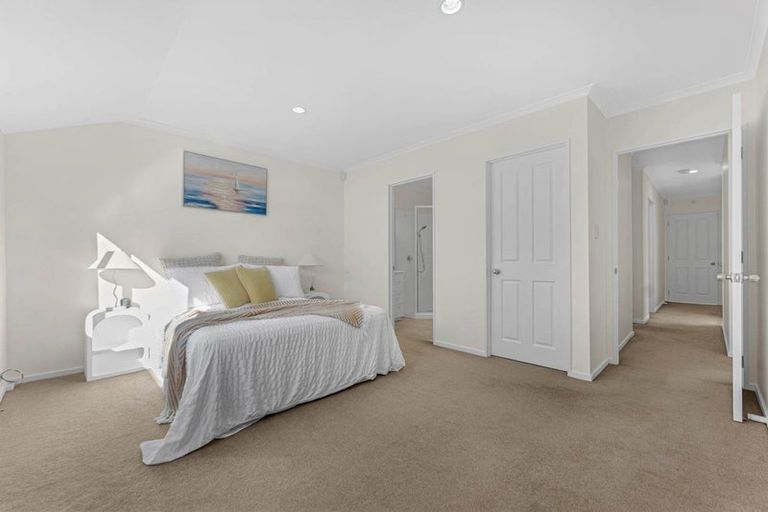 Photo of property in 2 Cathcart Close, Pukekohe, 2120