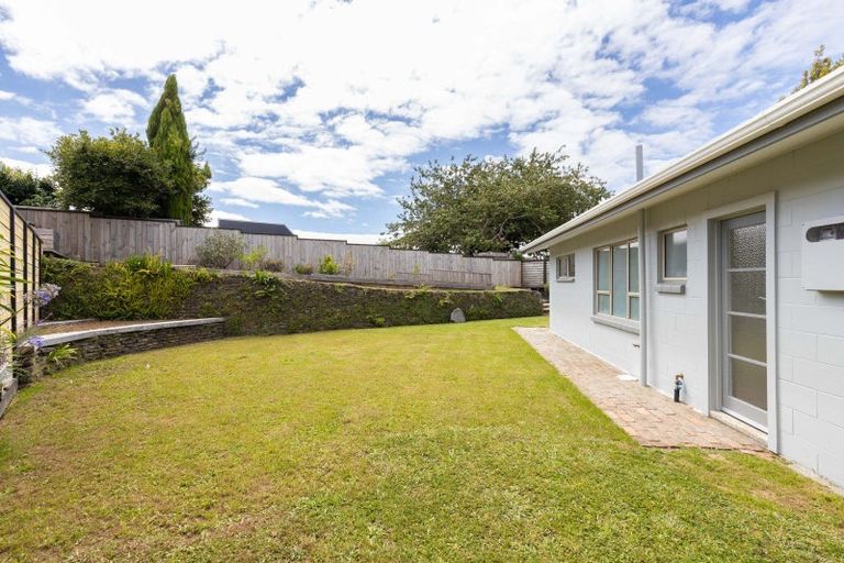 Photo of property in 9 Fairview Place, Westown, New Plymouth, 4310