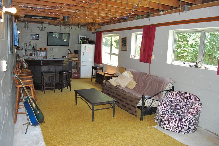 Photo of property in 39 Whaka Street, Maungaturoto, 0520