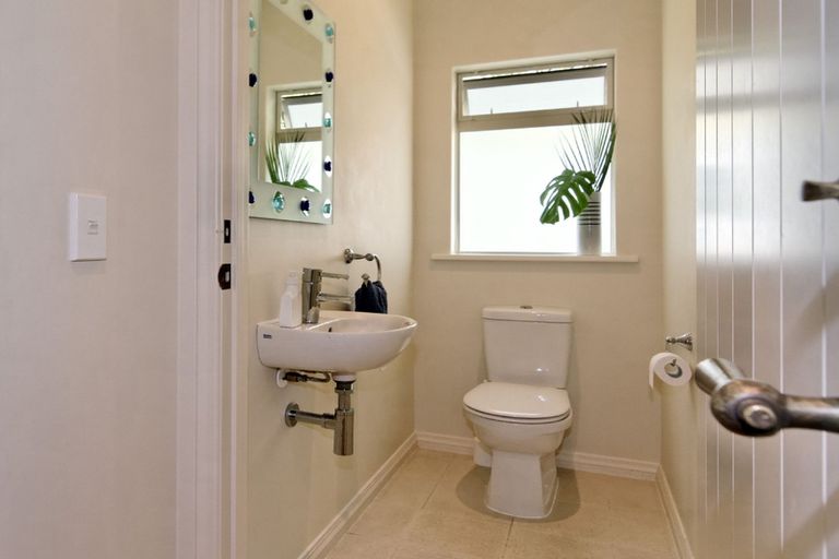 Photo of property in 33 Cochran Road, Oratia, Auckland, 0604