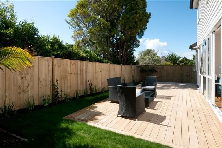 Photo of property in 14a Hauraki Crescent, Pinehill, Auckland, 0632