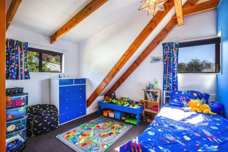 Photo of property in 9 Seagull Place, Whitby, Porirua, 5024