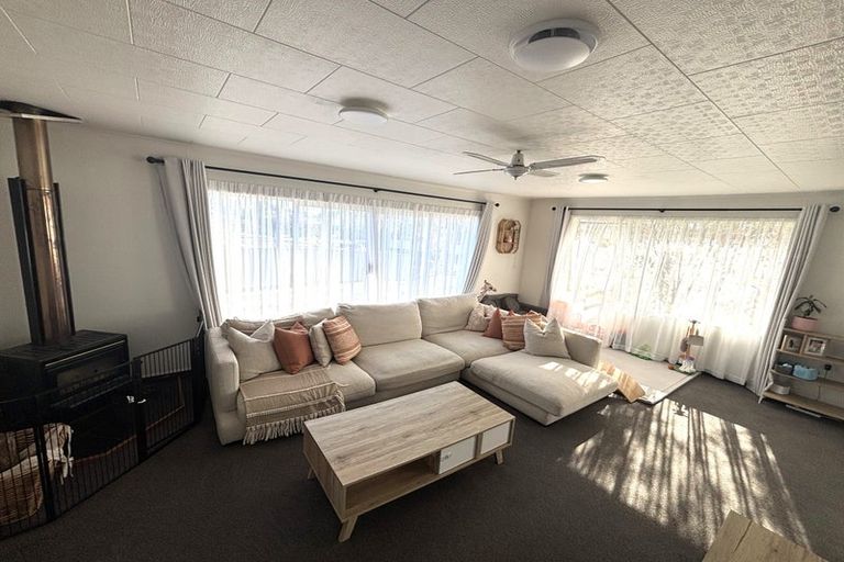 Photo of property in 4 Renata Road, Otaki, 5512