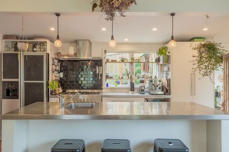 Photo of property in 2 Shackleton Terrace, Lyttelton, 8082