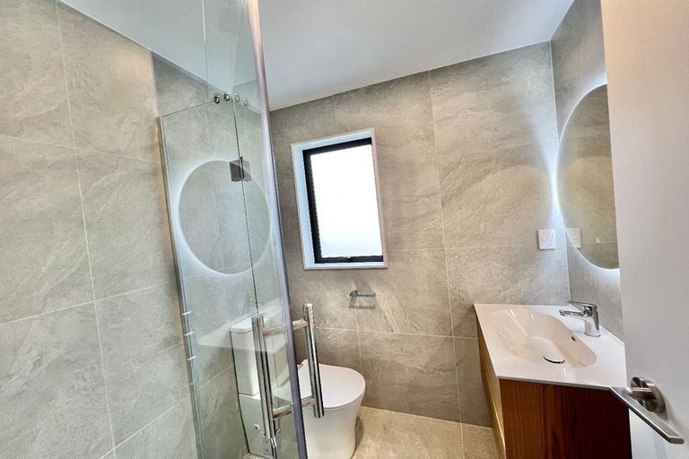 Photo of property in 7e Serrata Place, Browns Bay, Auckland, 0630