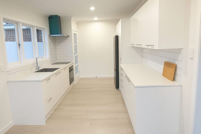 Photo of property in 104 Lincoln Park Avenue, Massey, Auckland, 0614