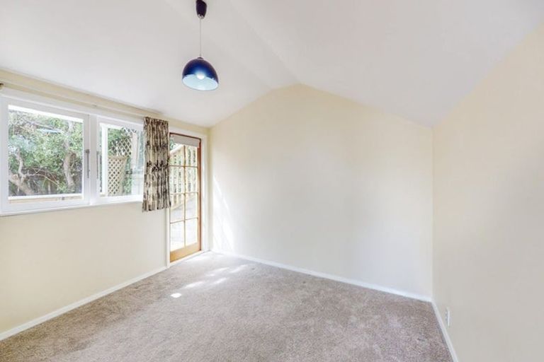 Photo of property in 19 Scarborough Terrace, Mount Victoria, Wellington, 6011