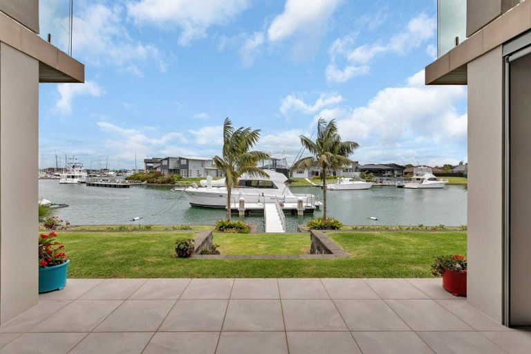 Photo of property in 12 Rauiri Drive, One Tree Point, 0118