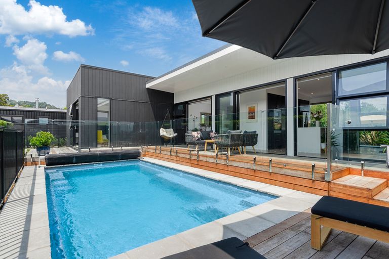 Photo of property in 16 Awanui Crescent, Matakana, 0985