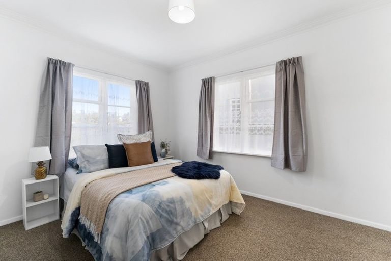 Photo of property in 10 Cambridge Street, Tawa, Wellington, 5028