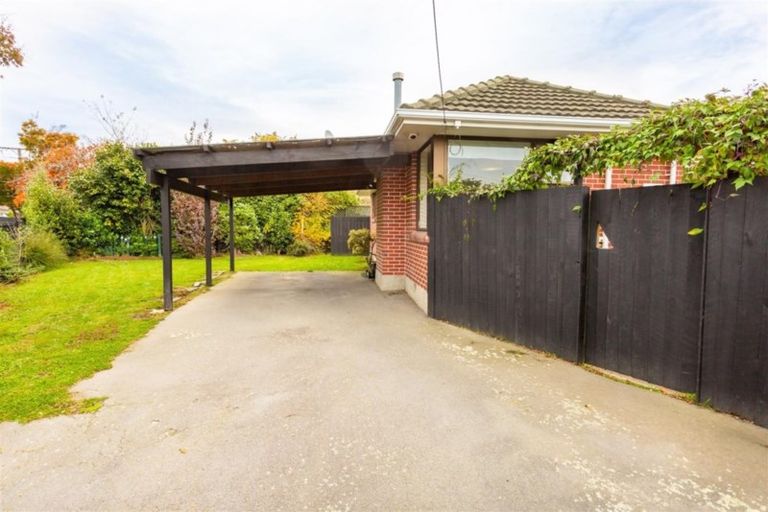 Photo of property in 2/39a Yardley Street, Avonhead, Christchurch, 8042