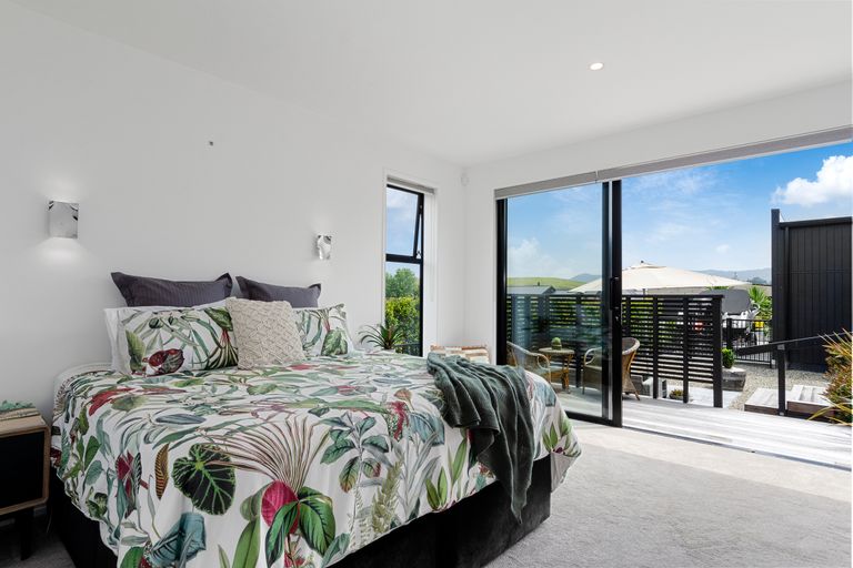 Photo of property in 16 Awanui Crescent, Matakana, 0985