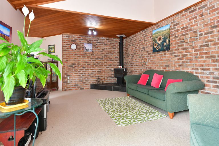 Photo of property in 27 Maygrove Drive, Orewa, 0931