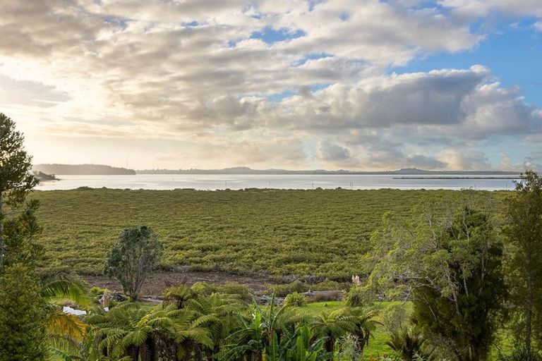 Photo of property in 25 Oakpark Place, West Harbour, Auckland, 0618