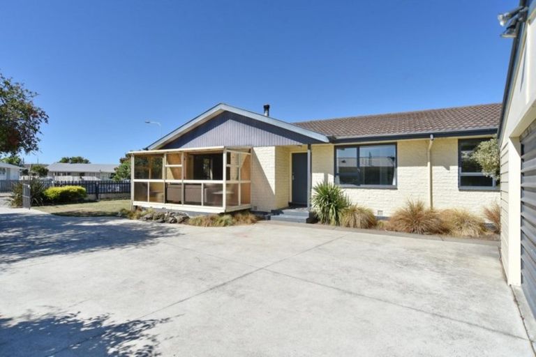 Photo of property in 40 Medina Crescent, Parklands, Christchurch, 8083